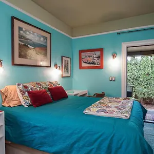 cozy-private-patio-suite-perfect-central-location.portland-hotels.info/